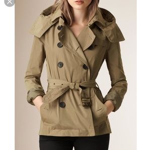 Rain coat / trench coat